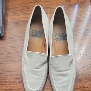 Selby Off-White Handcrafted Leather Loafers Sz. 6